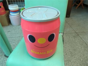 供應(yīng)垃圾桶 臺(tái)州市黃巖盤輝塑料廠 塑料制品,保鮮盒,飯盒,臺(tái)州垃圾桶,塑料杯,樂扣杯,臉盆,凳子