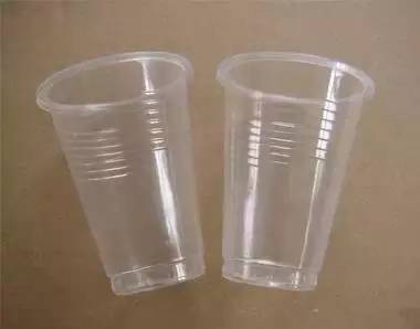 四種杯子喝水危險(xiǎn)容易中毒 ( 快看看你用的杯子吧)