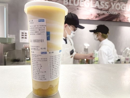 茶飲品牌爭相公布配料表獲熱捧 業(yè)內(nèi)認(rèn)為 茶飲行業(yè)競爭激烈所致