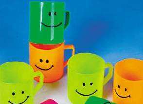 生活小貼士 用錯(cuò)水杯的壞處，玻璃、不銹鋼、塑料杯，告訴你用哪種杯子最安全